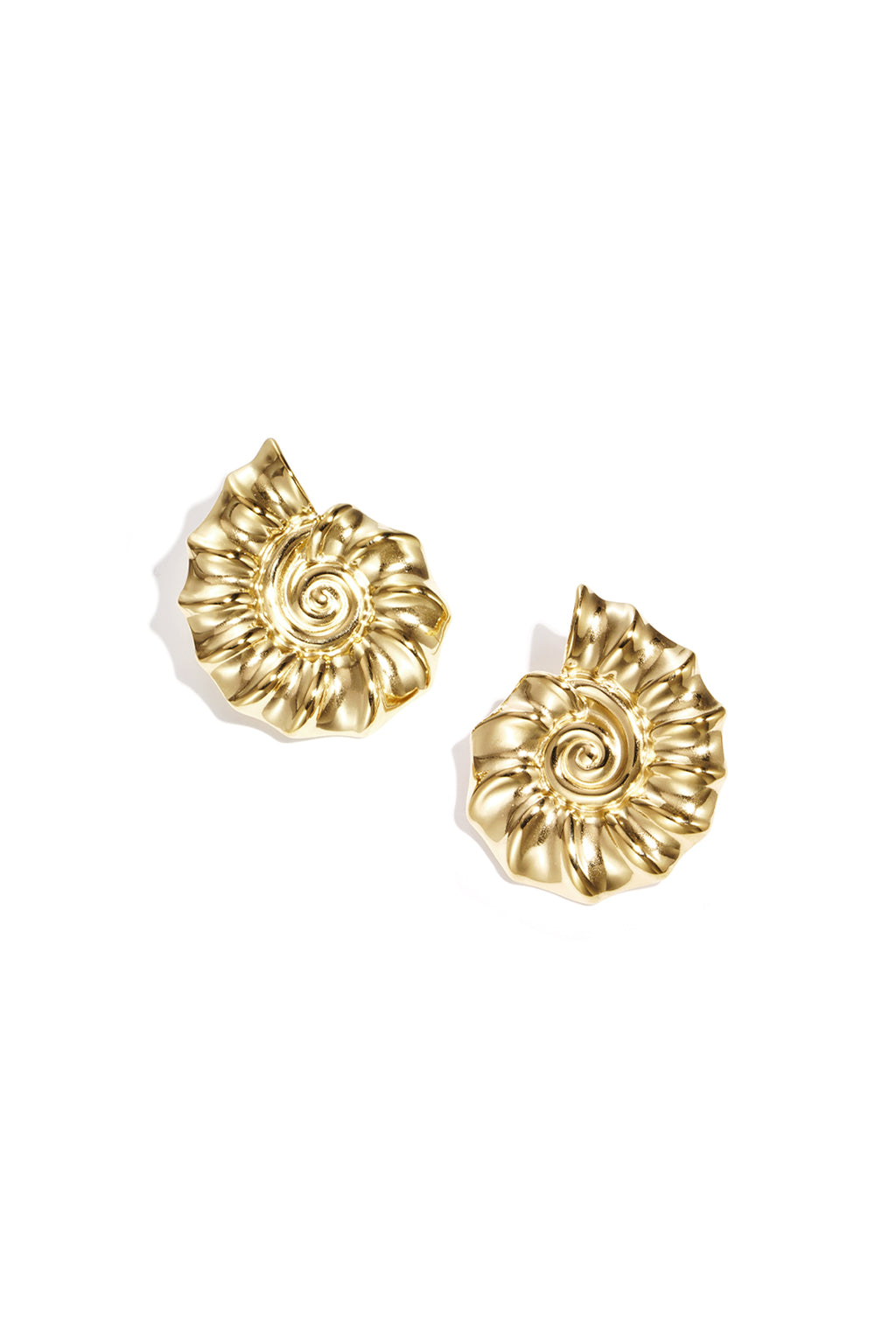 Conch Drops spiraalschelp oorbellen Goudkleur – NOLAH