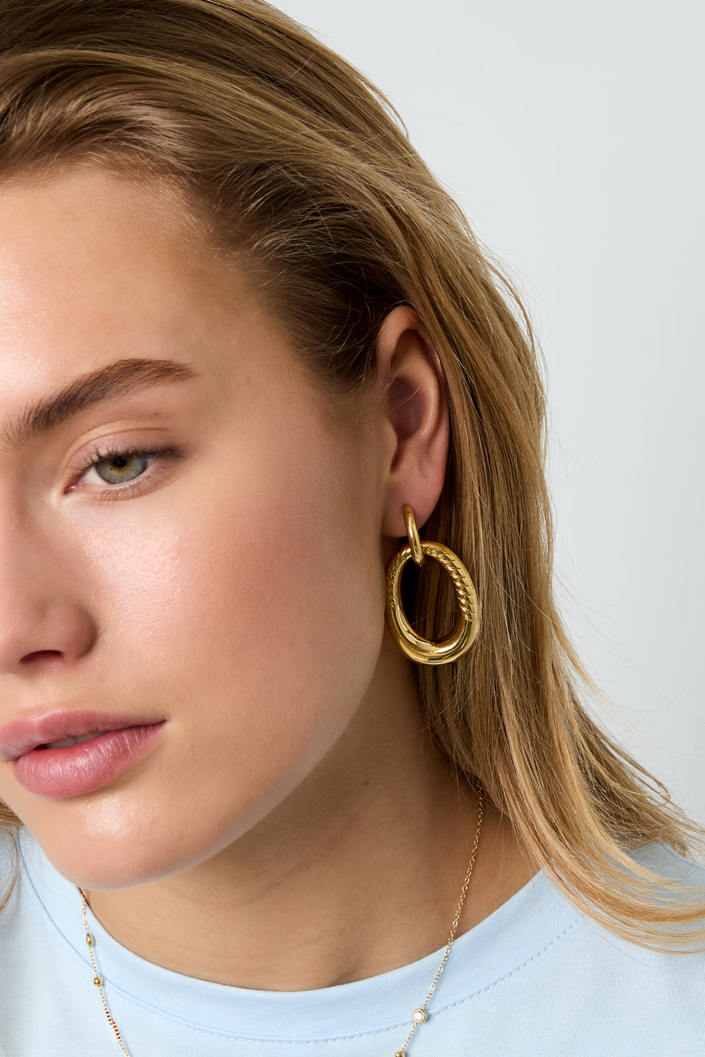 Oval Statement oorbellen met ovale hanger goud – NOLAH