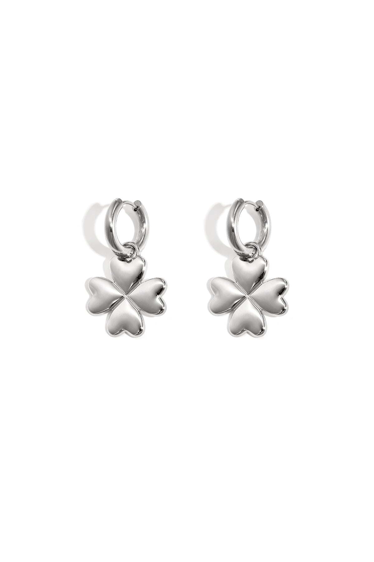 Lucky Drops oorbellen klaver charm zilveren kleur – NOLAH