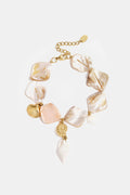 Shore Bracelet armband schelpen en zee charms beige – NOLAH