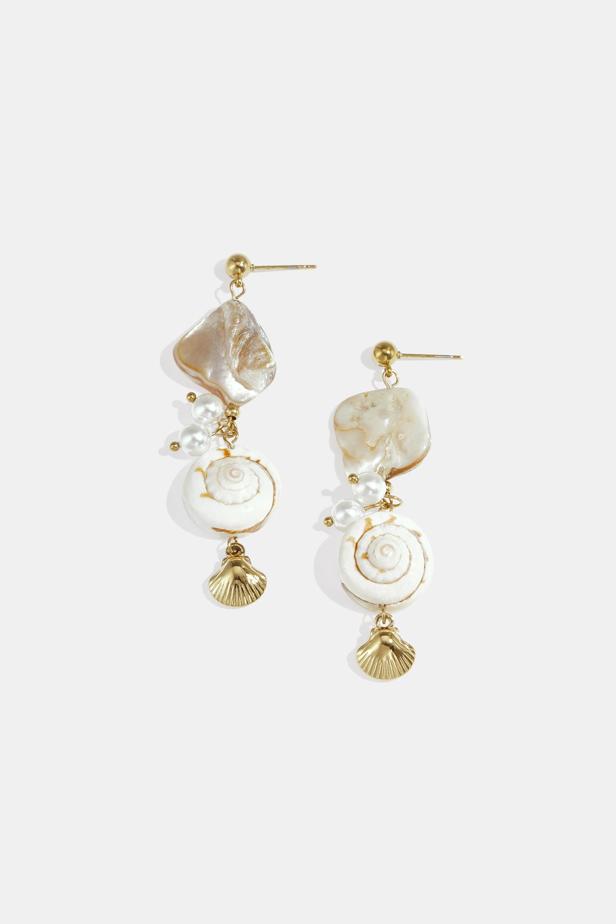 Tiny Shells oorbellen kleine schelpjes goud – NOLAH