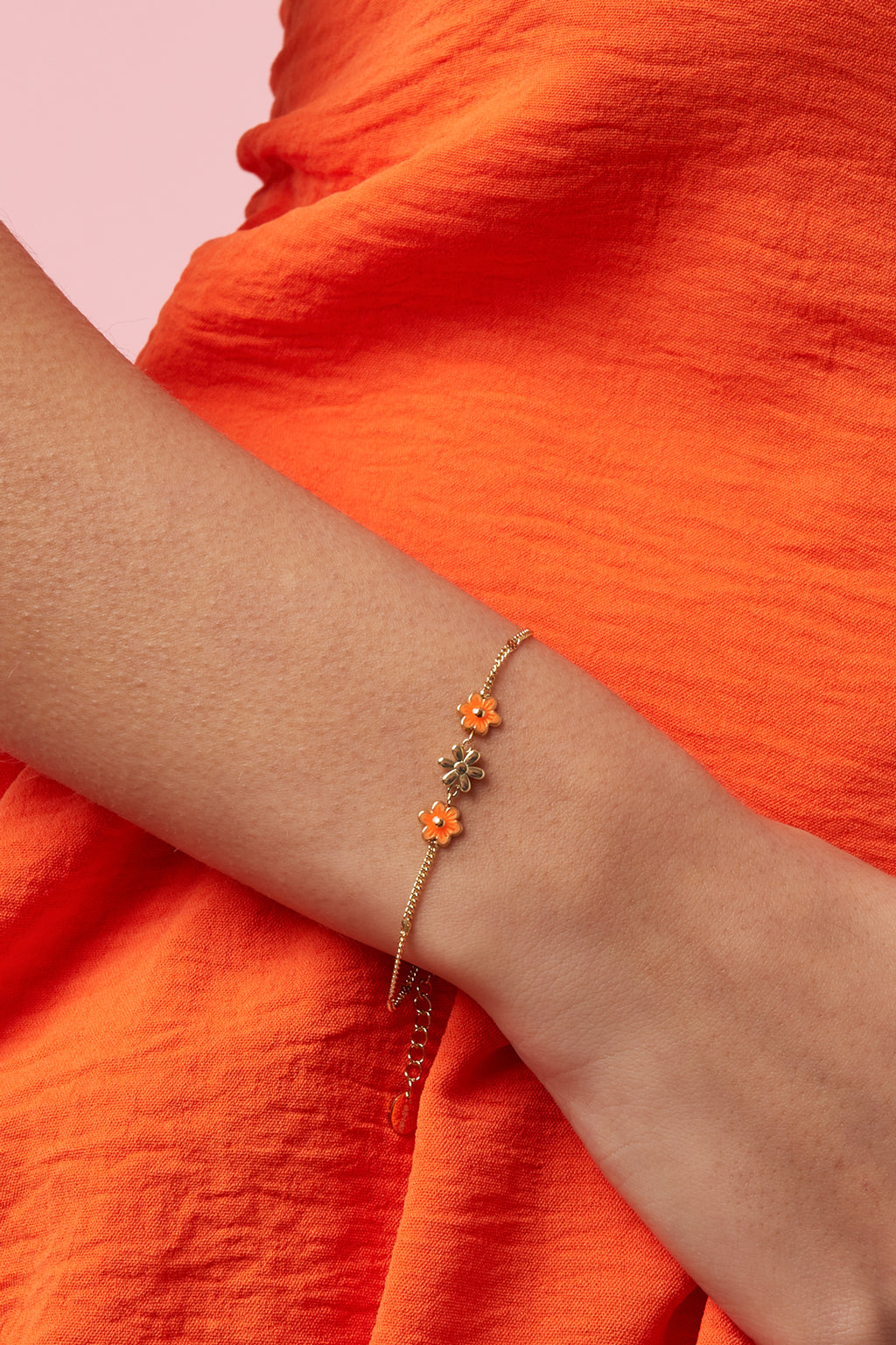 Bloom Bracelet armband met gekleurde bloemetjes goud – NOLAH