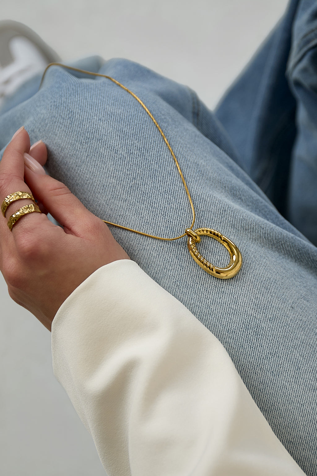 Stripe Drop lange ketting ovale gestreepte hanger – NOLAH