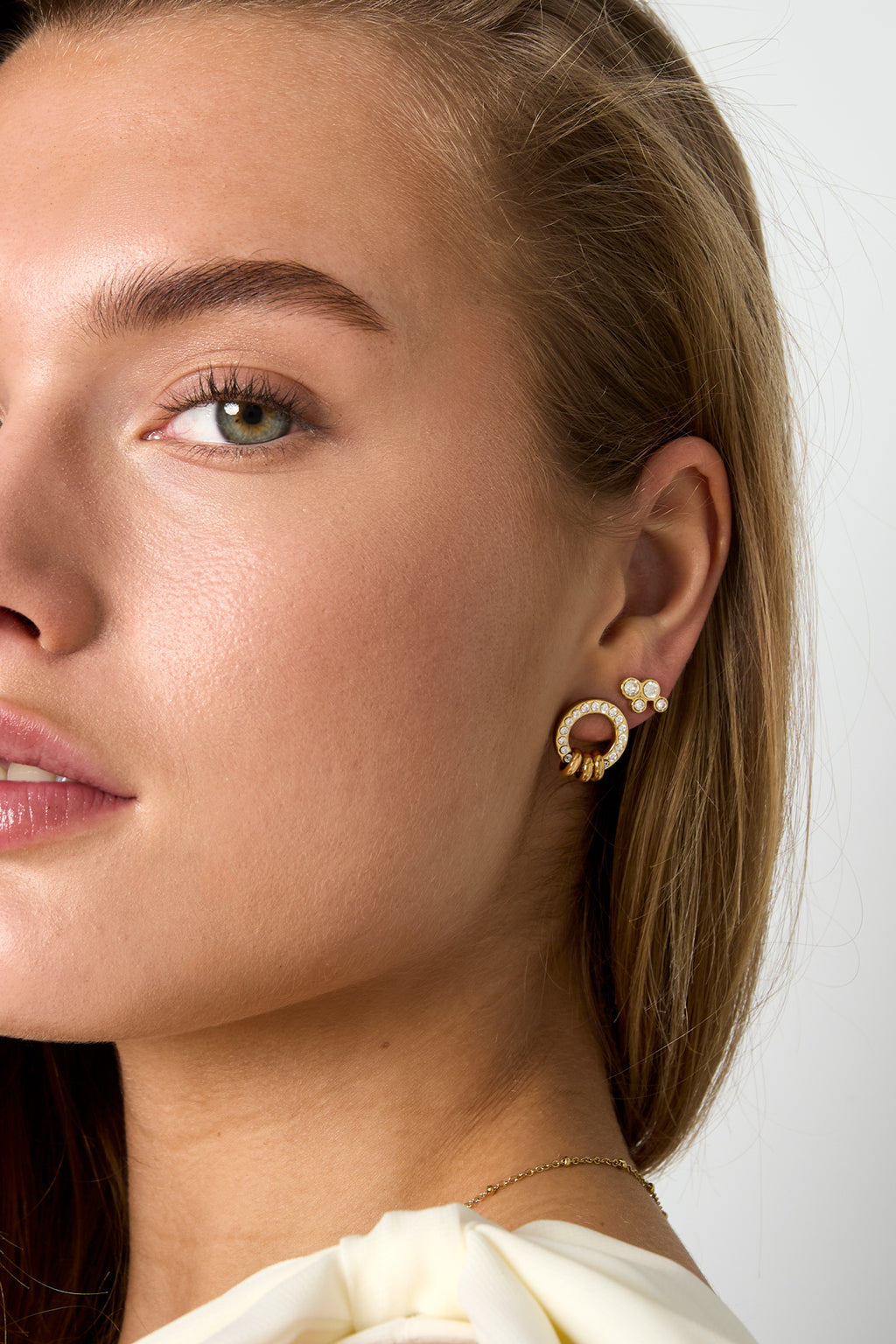 Sparkle Studs belegde oorknopjes ringetjes zilveren kleur – NOLAH