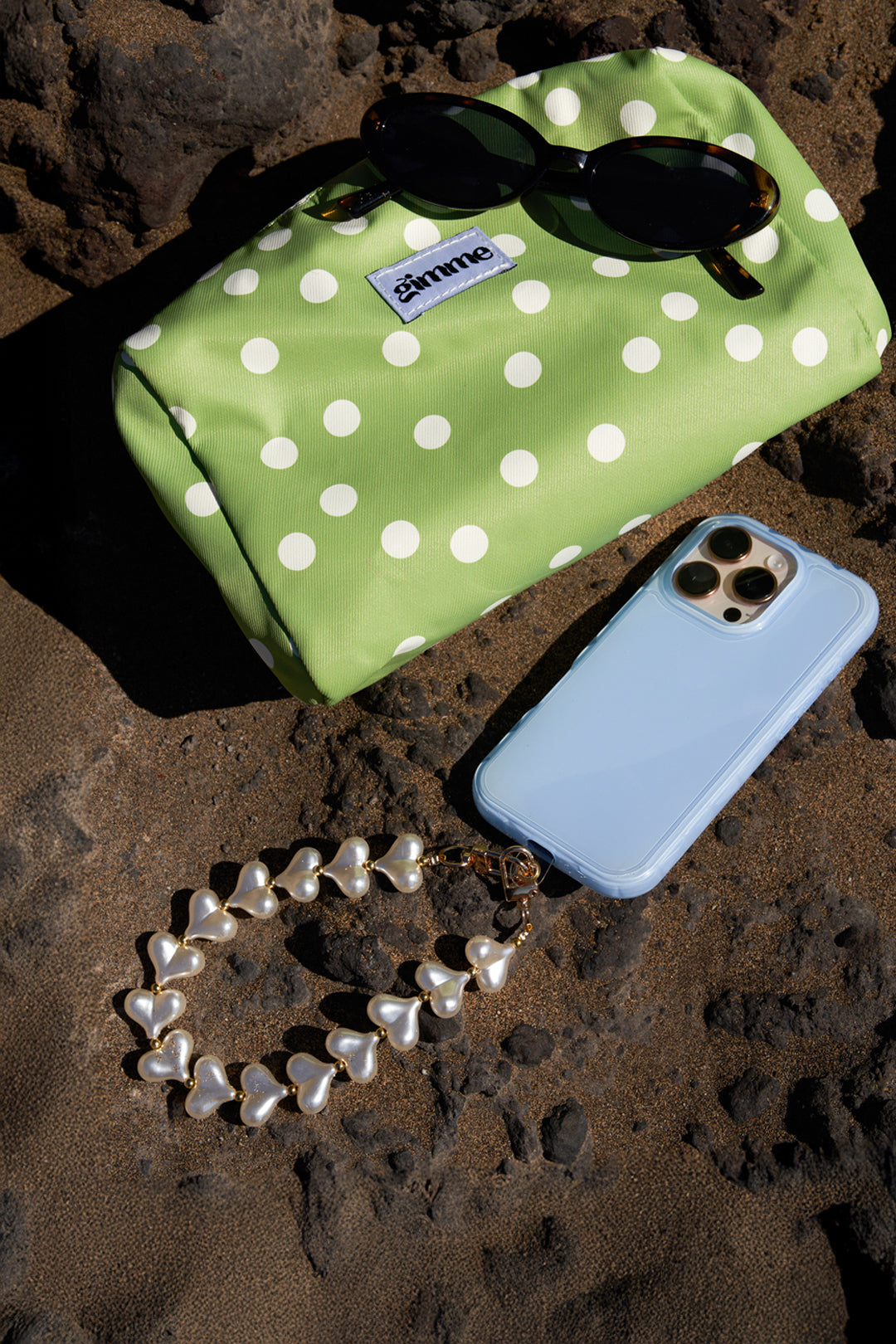 Pearl Crush telefoonkoord met parels en hartjes – NOLAH