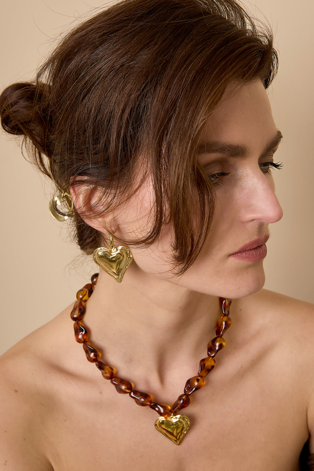 Big Heart Drops oorbellen groot hangend hart zilveren kleur – NOLAH