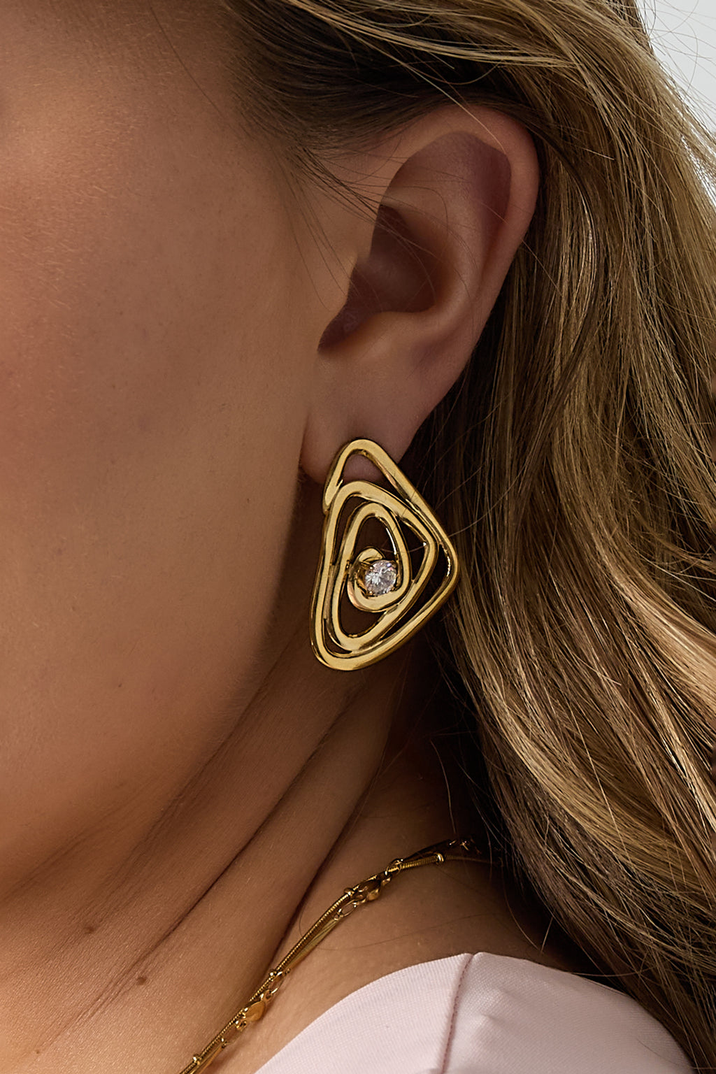 Hypno Studs driehoek oorbellen met strass – NOLAH