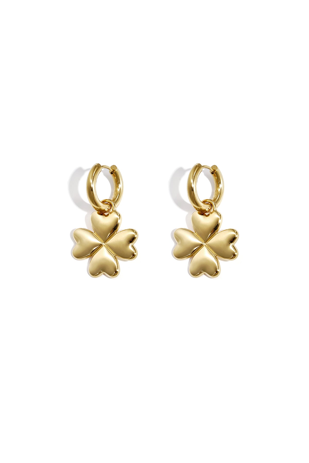 Lucky Drops oorbellen klaver charm Goudkleur – NOLAH