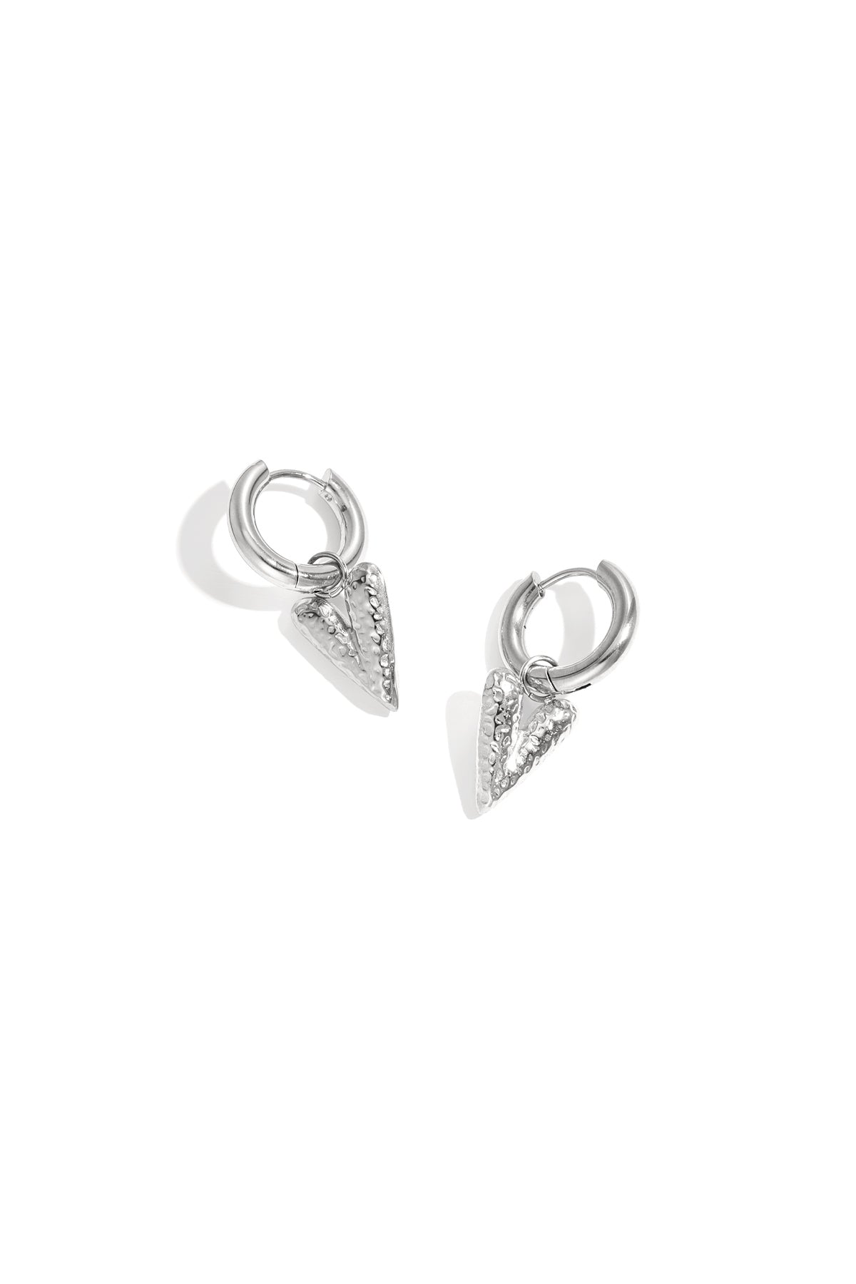 Textured Heart oorbellen gestructureerd hart kleur – NOLAH